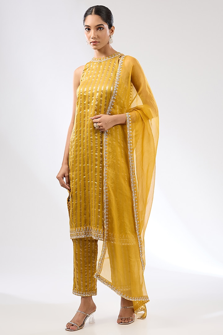 Mustard Zari Chanderi Zardosi Embroidered Kurta Set by Priyal Prakash at Pernia's Pop Up Shop