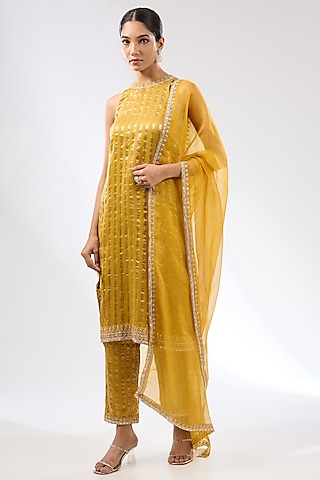 Mustard Zari Chanderi Zardosi Embroidered Kurta Set by Priyal Prakash