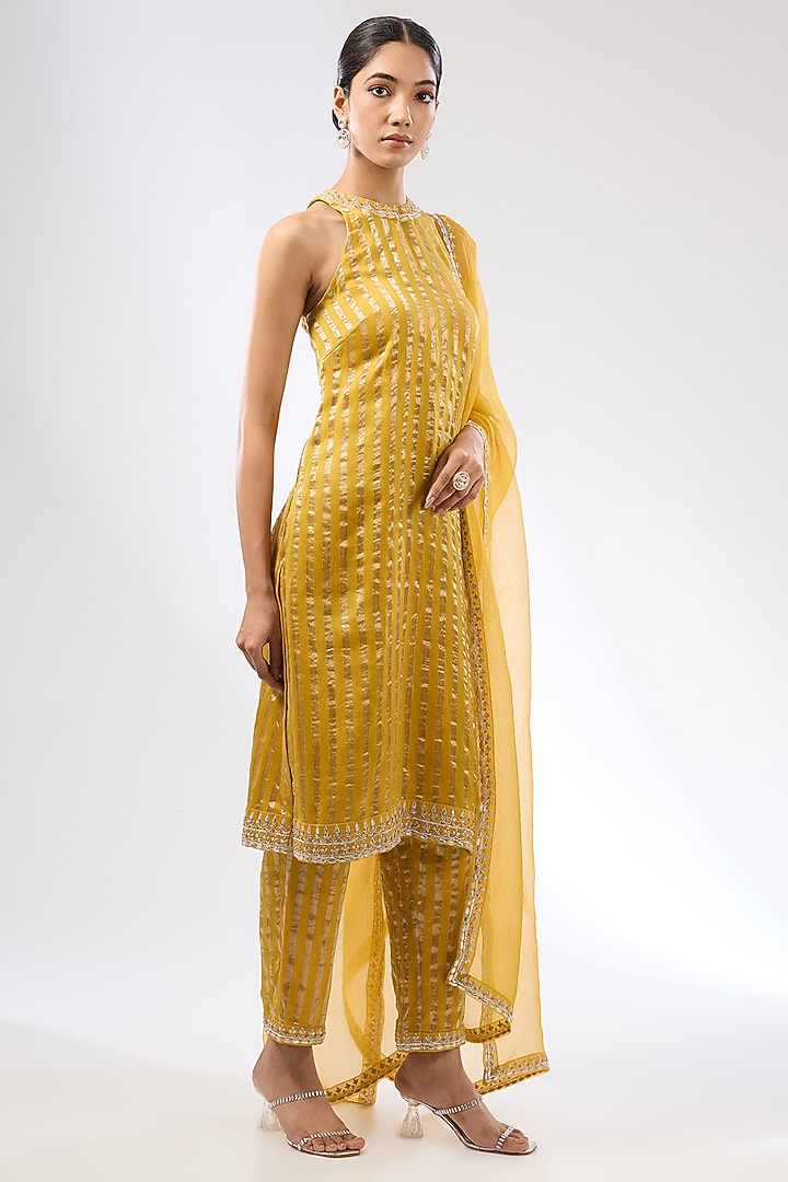 Mustard Zari Chanderi Zardosi Embroidered Kurta Set by Priyal Prakash at Pernia's Pop Up Shop
