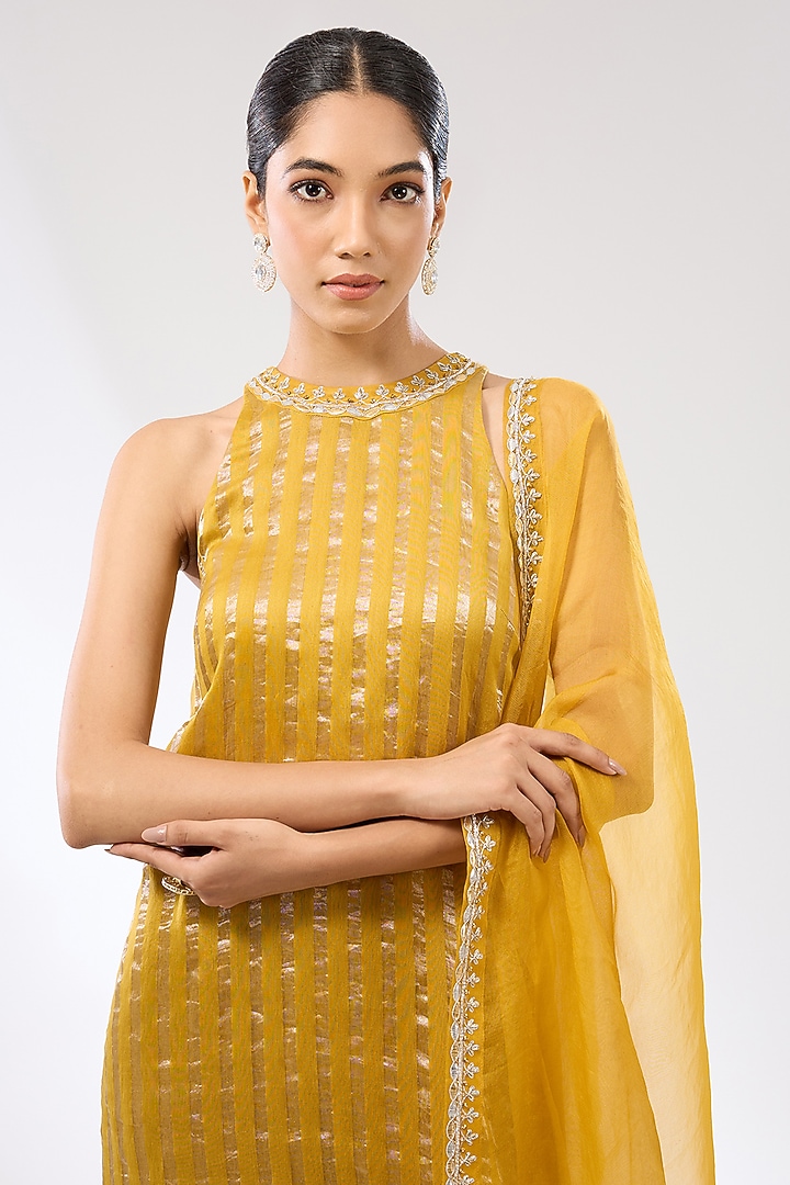 Mustard Zari Chanderi Zardosi Embroidered Kurta Set by Priyal Prakash at Pernia's Pop Up Shop