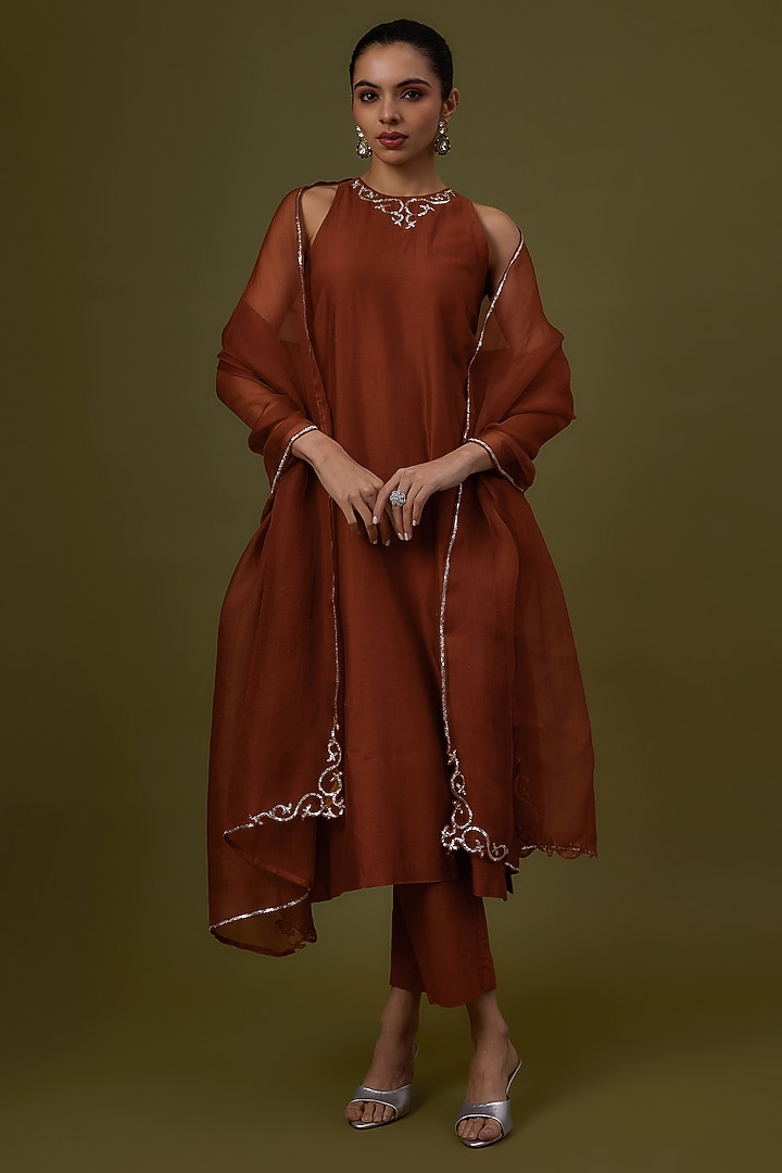 Rust Chanderi Jaal Embroidered Kurta Set by Priyal Prakash at Pernia's Pop Up Shop
