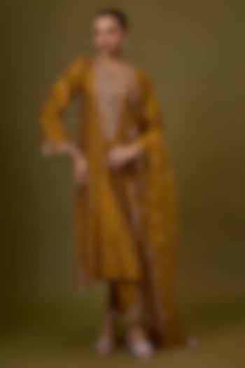 Mustard Chanderi Embroidered Kurta Set by Priyal Prakash at Pernia's Pop Up Shop