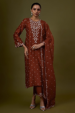 Rust Chanderi Embroidered Kurta Set by priyal prakash