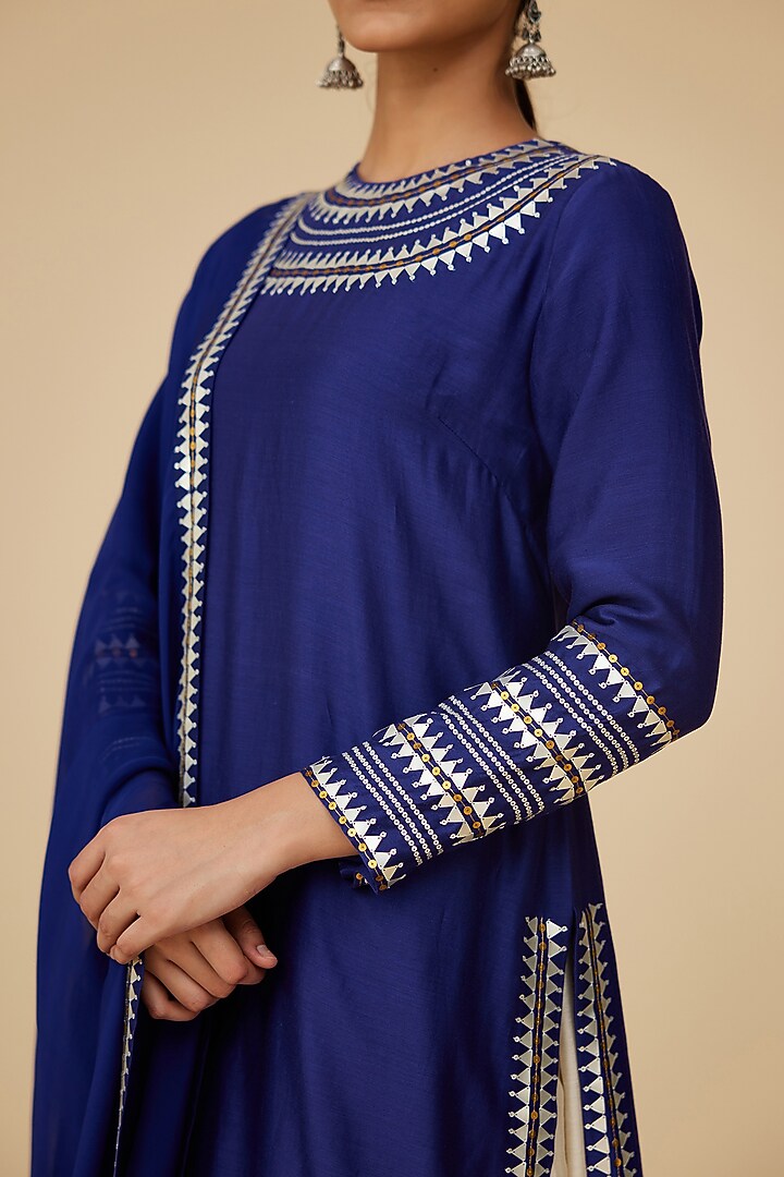 Ivory Chanderi Aari Embroidered Wedding Sharara Set by Priyal Prakash at Pernia's Pop Up Shop