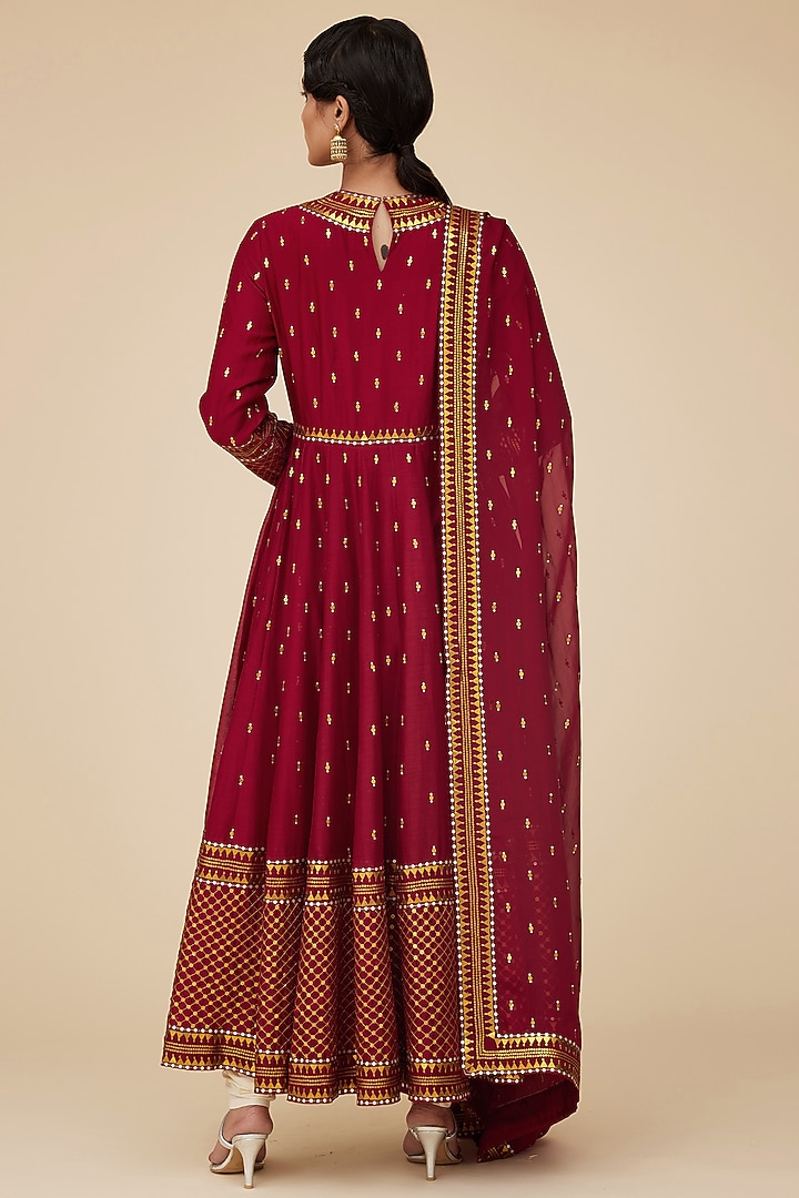 Maroon Chanderi Aari Embroidered Wedding Anarkali Set by Priyal Prakash at Pernia's Pop Up Shop