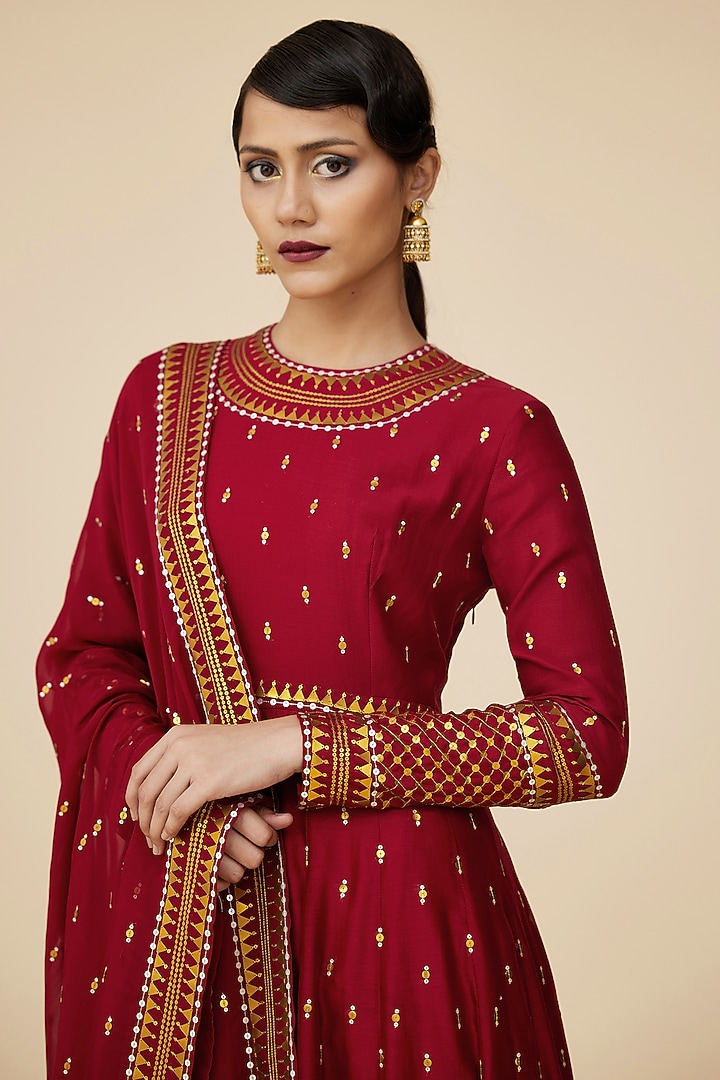 Maroon Chanderi Aari Embroidered Wedding Anarkali Set by Priyal Prakash at Pernia's Pop Up Shop