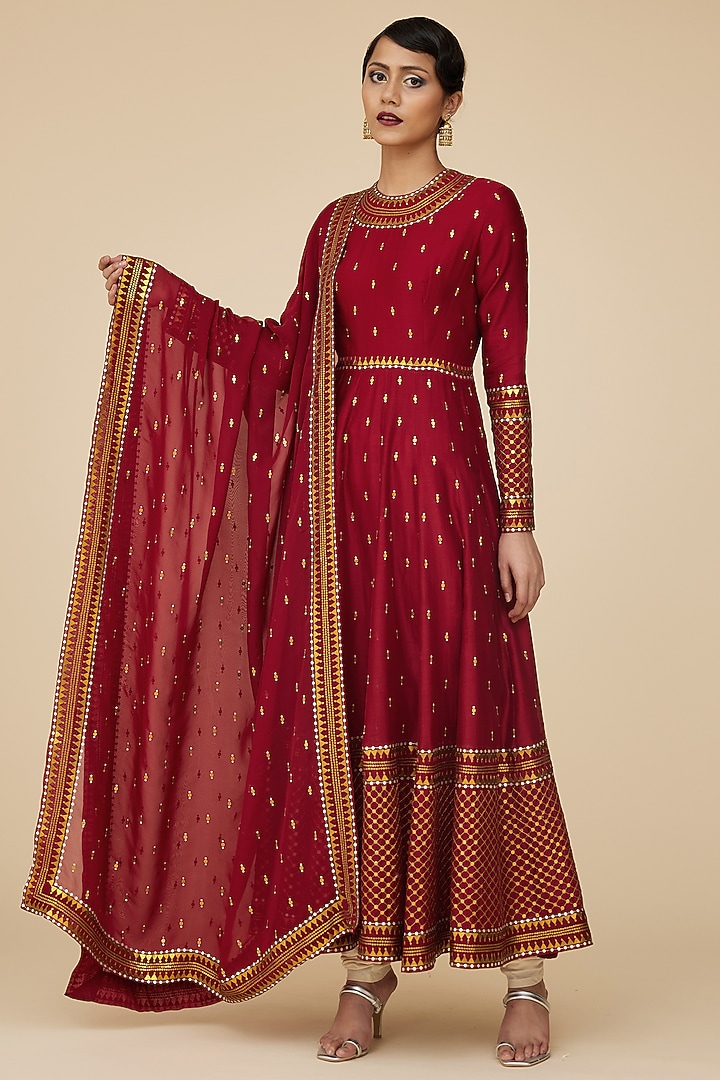 Maroon Chanderi Aari Embroidered Wedding Anarkali Set by Priyal Prakash at Pernia's Pop Up Shop