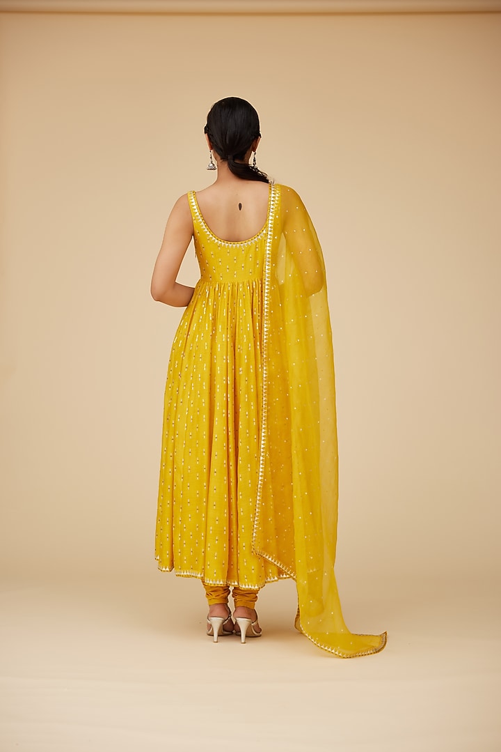Mango Yellow Chanderi Aari Embroidered Wedding Anarkali Set by Priyal Prakash at Pernia's Pop Up Shop