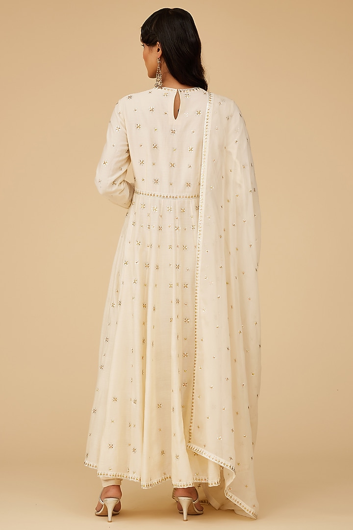 Ivory Chanderi Aari Embroidered Wedding Anarkali Set by Priyal Prakash at Pernia's Pop Up Shop