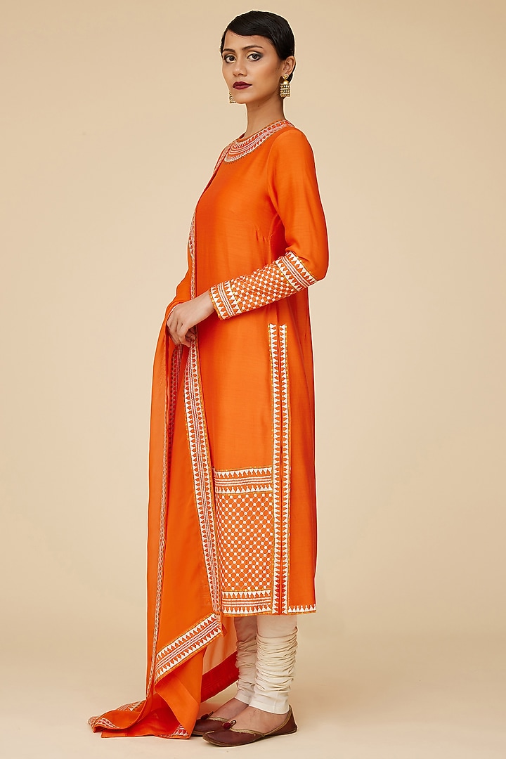 Orange Chanderi Aari Embroidered Kurta Set by Priyal Prakash at Pernia's Pop Up Shop