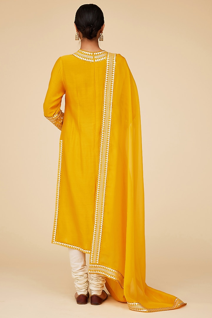 Yellow Chanderi Aari Embroidered Kurta Set by Priyal Prakash at Pernia's Pop Up Shop