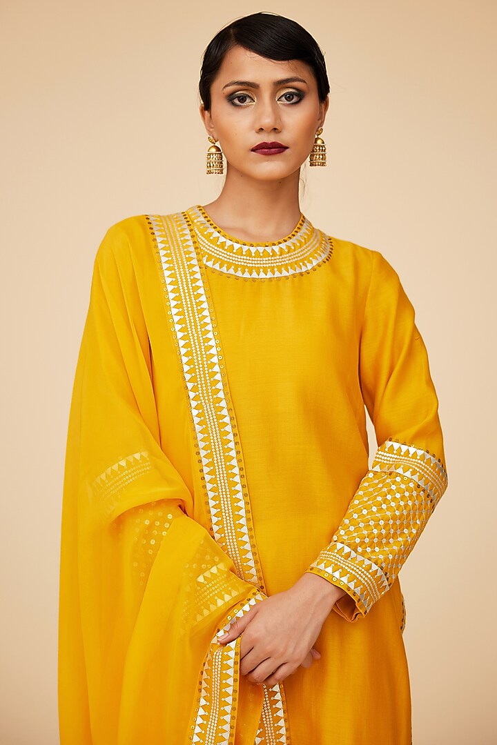 Yellow Chanderi Aari Embroidered Kurta Set by Priyal Prakash at Pernia's Pop Up Shop