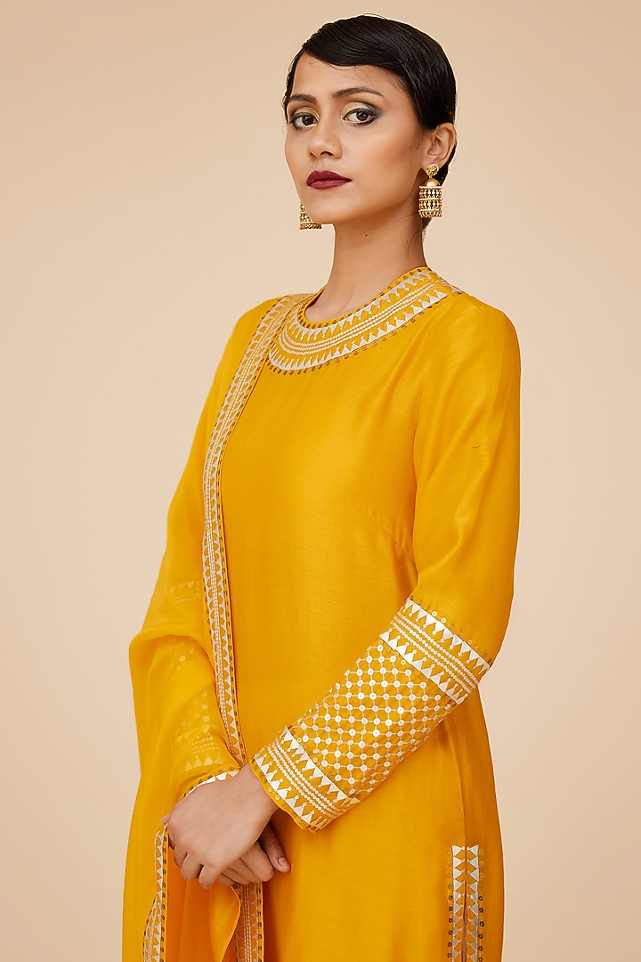 Yellow Chanderi Aari Embroidered Kurta Set by Priyal Prakash at Pernia's Pop Up Shop