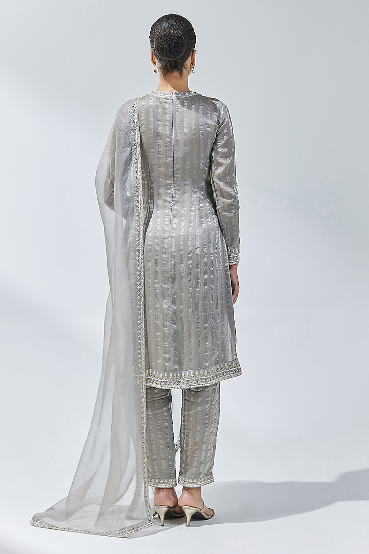 Stone Grey Zari Chanderi Aari & Zardosi Embroidered Kurta Set by Priyal Prakash at Pernia's Pop Up Shop