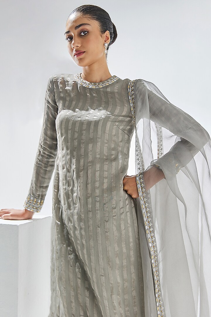 Stone Grey Zari Chanderi Aari & Zardosi Embroidered Kurta Set by Priyal Prakash at Pernia's Pop Up Shop