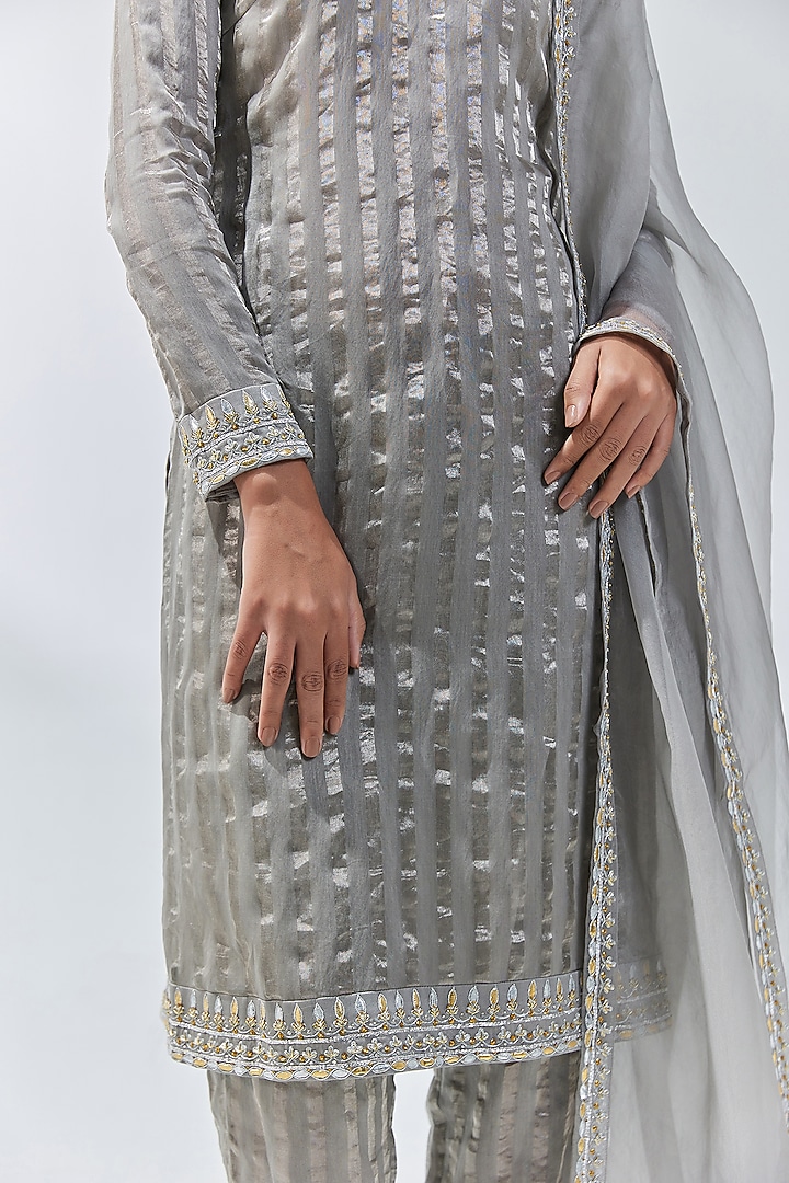 Stone Grey Zari Chanderi Aari & Zardosi Embroidered Kurta Set by Priyal Prakash at Pernia's Pop Up Shop