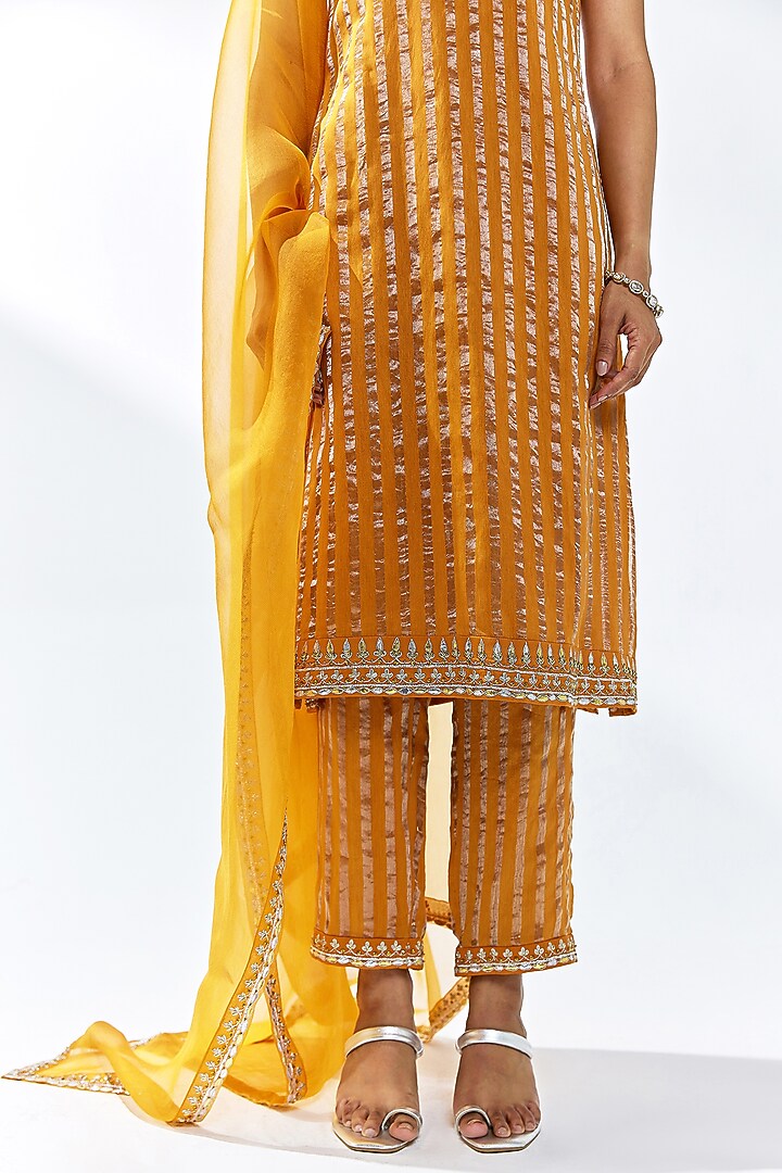 Burnt Orange Zari Chanderi Aari & Zardosi Embroidered Kurta Set by Priyal Prakash at Pernia's Pop Up Shop