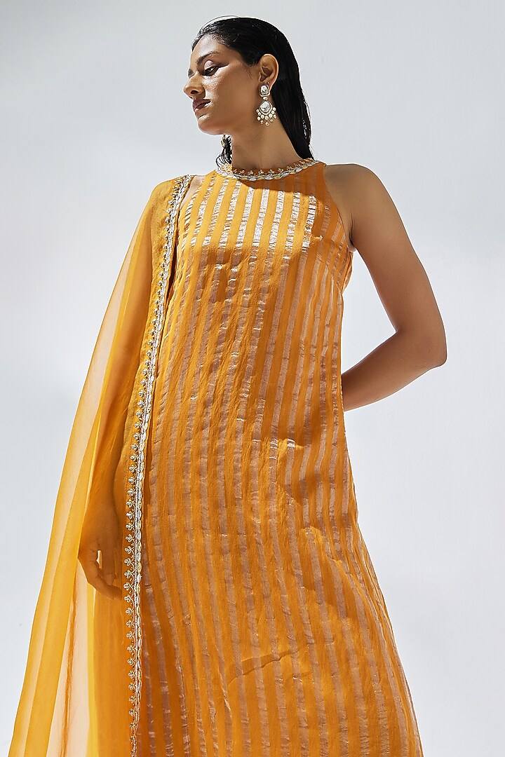 Burnt Orange Zari Chanderi Aari & Zardosi Embroidered Kurta Set by Priyal Prakash at Pernia's Pop Up Shop