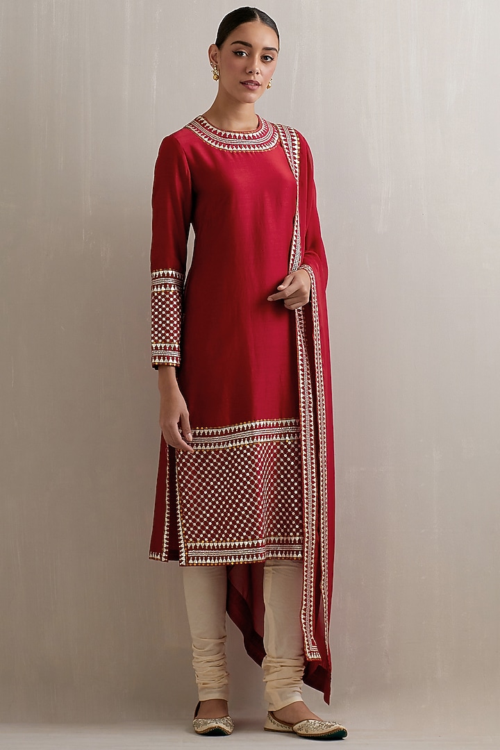 Berry Red Chanderi Sequins Hand Embroidered Kurta Set by Priyal Prakash at Pernia's Pop Up Shop