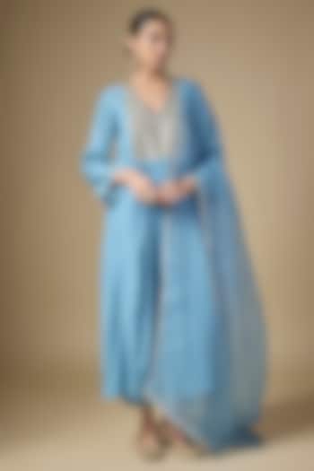 Pacific Blue Mukaish Chanderi Motif Embroidered Kurta Set by Priyal Prakash at Pernia's Pop Up Shop