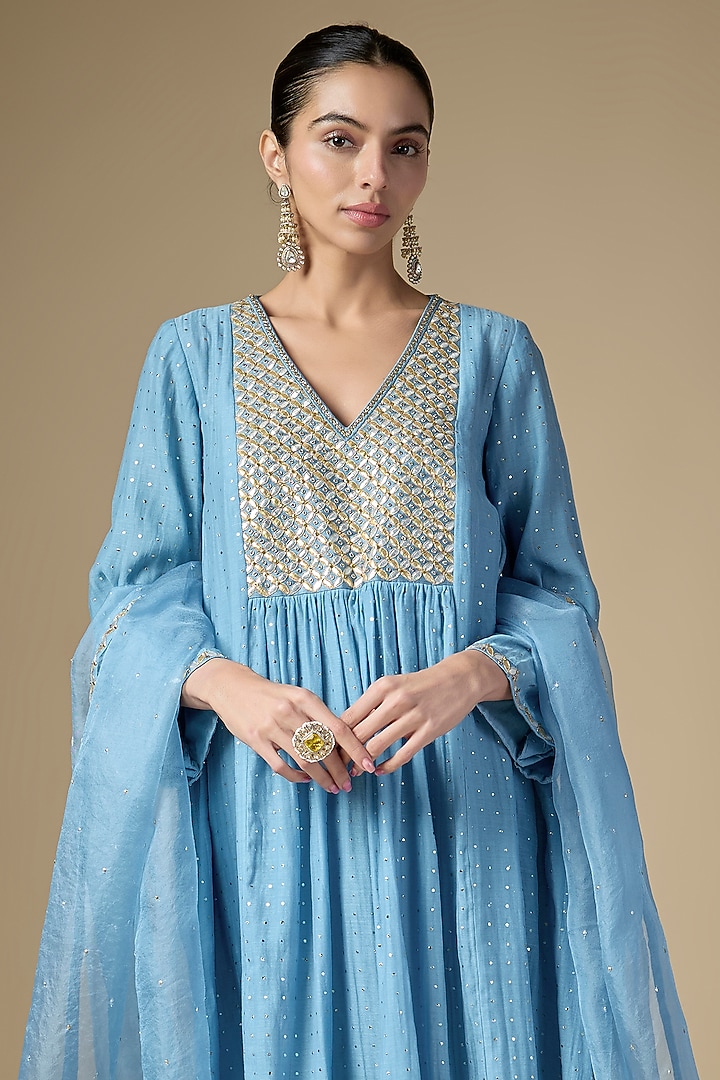 Pacific Blue Mukaish Chanderi Motif Embroidered Kurta Set by Priyal Prakash at Pernia's Pop Up Shop