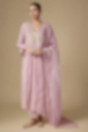 Rose Quartz Pink Mukaish Chanderi Motif Embroidered Kurta Set by Priyal Prakash at Pernia's Pop Up Shop
