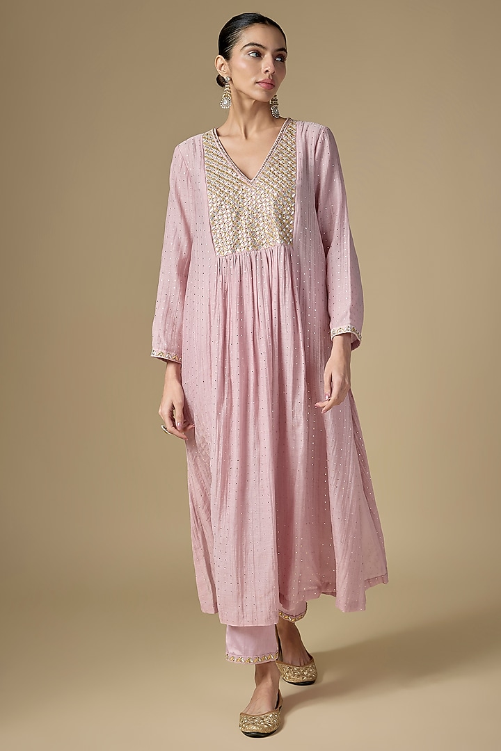 Rose Quartz Pink Mukaish Chanderi Motif Embroidered Kurta Set by Priyal Prakash at Pernia's Pop Up Shop