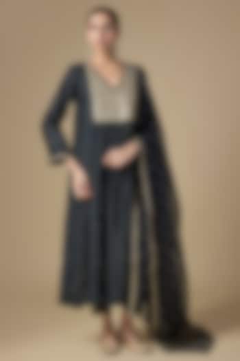 Black Mukaish Chanderi Motif Embroidered Kurta Set by Priyal Prakash at Pernia's Pop Up Shop