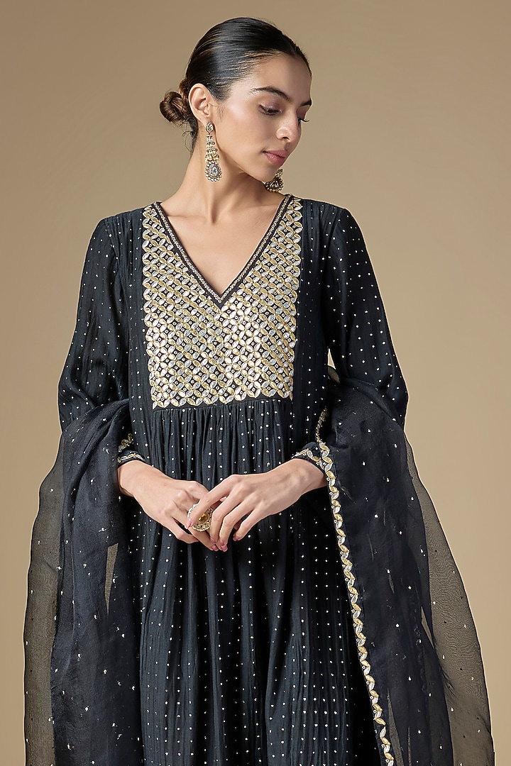 Black Mukaish Chanderi Motif Embroidered Kurta Set by Priyal Prakash at Pernia's Pop Up Shop