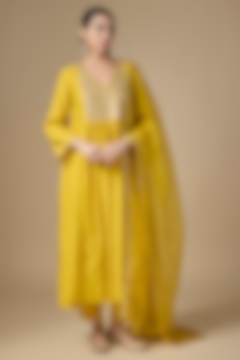 Citrine Yellow Mukaish Chanderi Motif Embroidered Kurta Set by Priyal Prakash at Pernia's Pop Up Shop