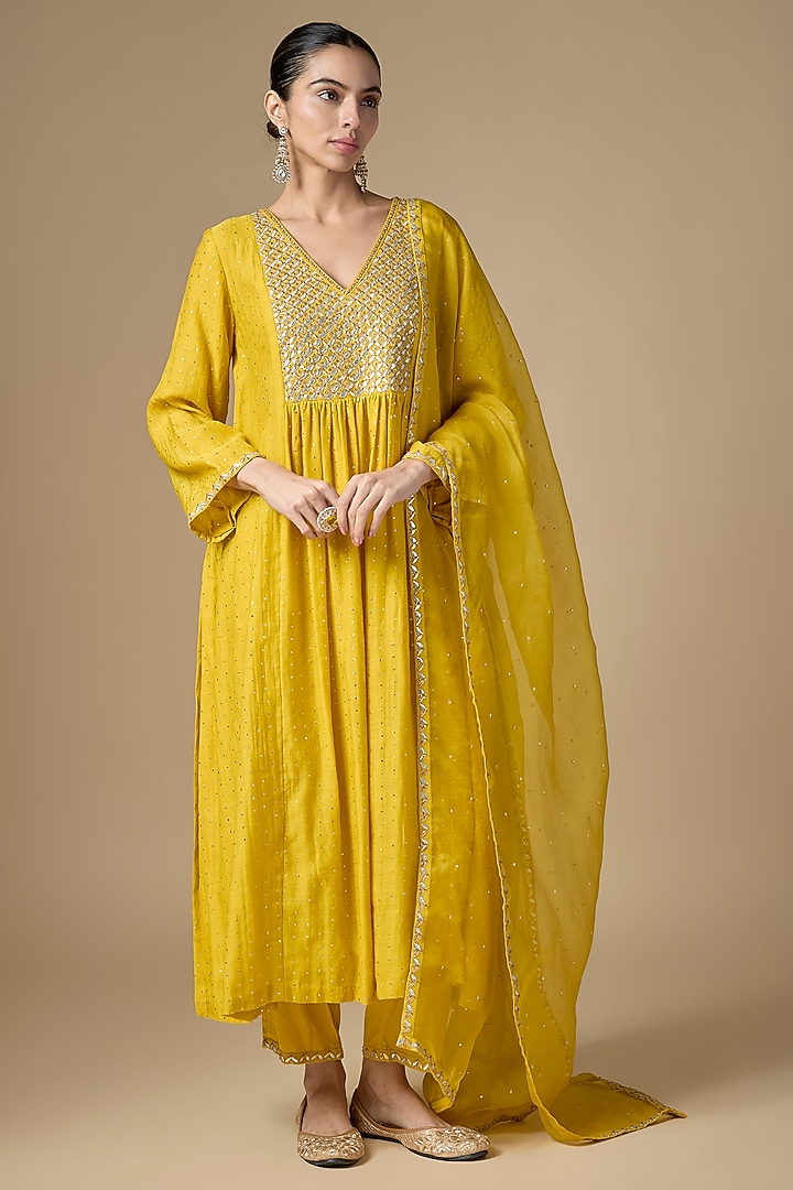 Citrine Yellow Mukaish Chanderi Motif Embroidered Kurta Set by Priyal Prakash at Pernia's Pop Up Shop