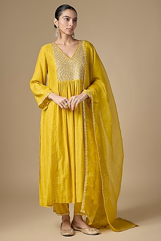 Citrine Yellow Mukaish Chanderi Motif Embroidered Kurta Set by Priyal Prakash