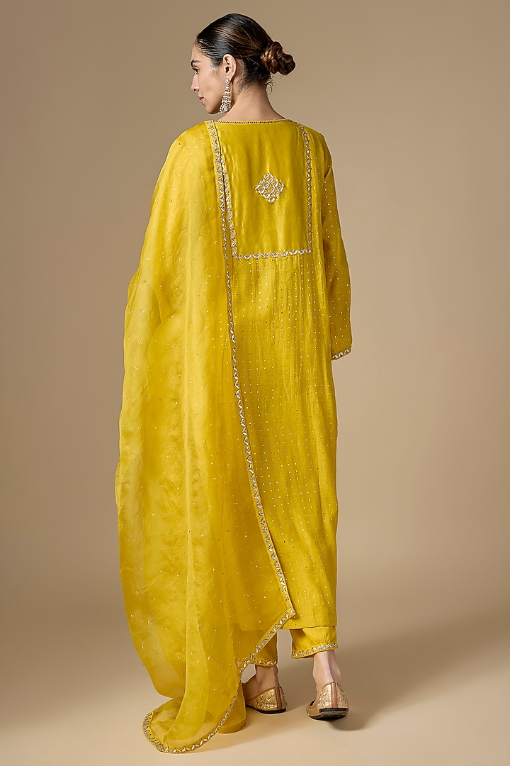 Citrine Yellow Mukaish Chanderi Motif Embroidered Kurta Set by Priyal Prakash at Pernia's Pop Up Shop