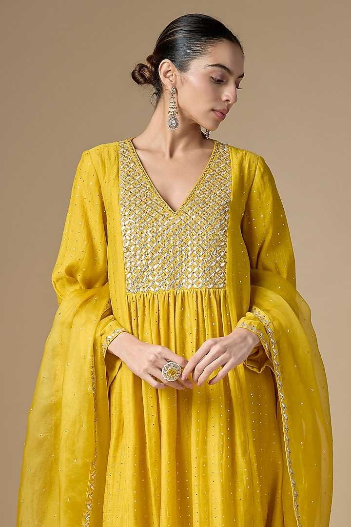 Citrine Yellow Mukaish Chanderi Motif Embroidered Kurta Set by Priyal Prakash at Pernia's Pop Up Shop