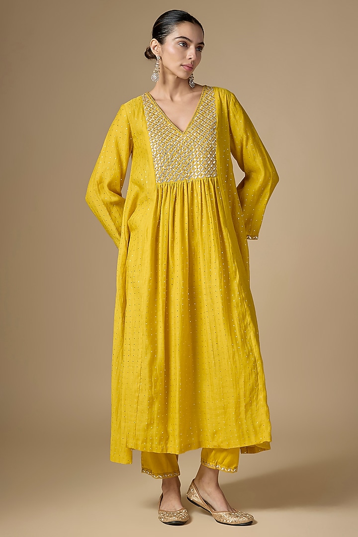 Citrine Yellow Mukaish Chanderi Motif Embroidered Kurta Set by Priyal Prakash at Pernia's Pop Up Shop
