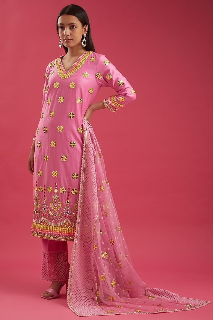 Blush Pink Hand Embroidered Kurta Set by Param Sahib at Pernia's Pop Up Shop