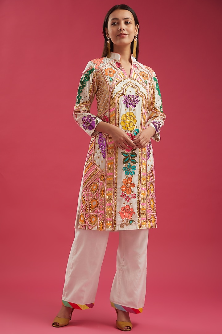 White Floral Embroidered Kurta Set by Param Sahib