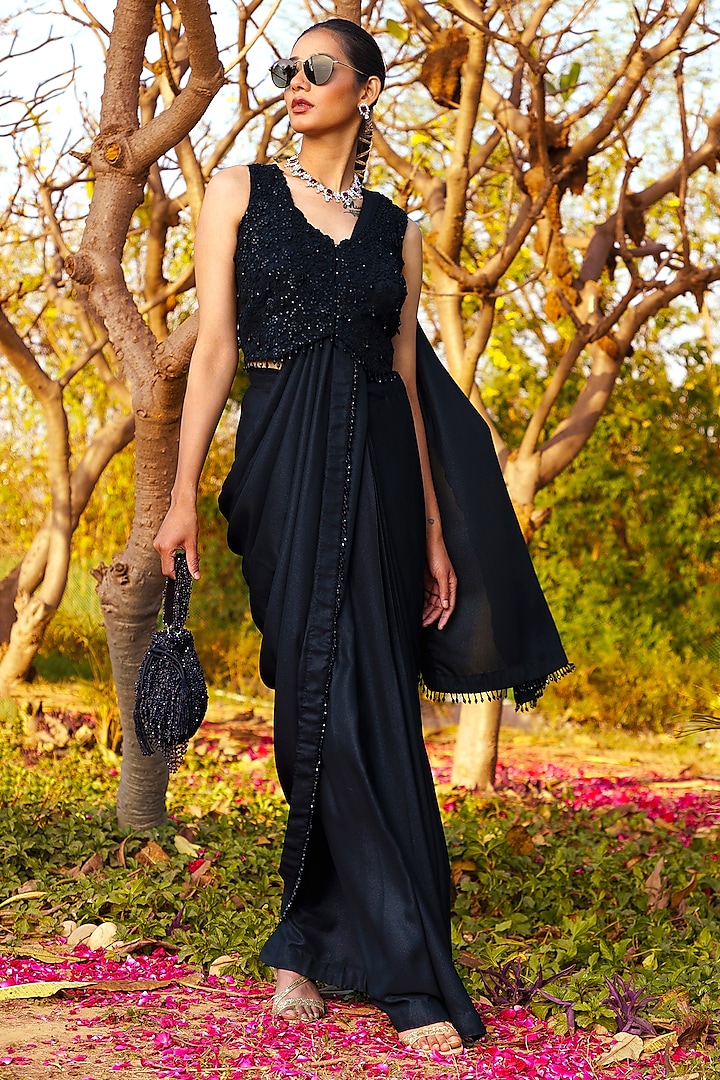 Black Shimmer Georgette Saree Set by PRATISHTHA - THE LABEL