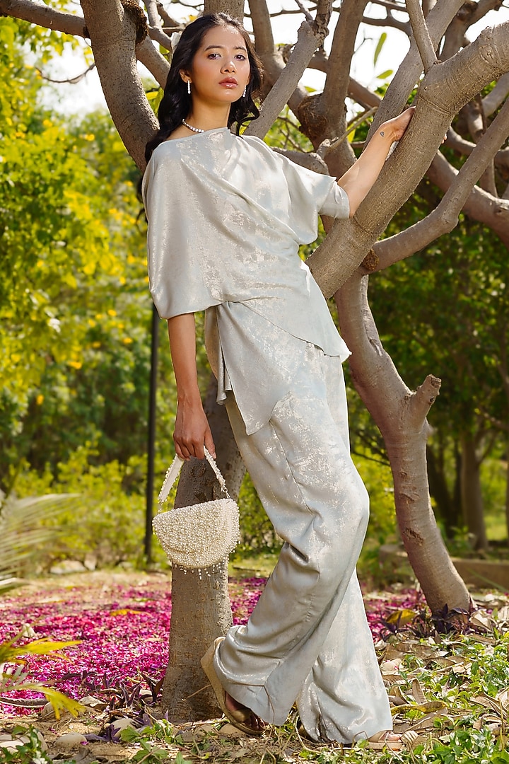 Green Shimmer Georgette Acrylic Embroidered Co-Ord Set by PRATISHTHA - THE LABEL at Pernia's Pop Up Shop