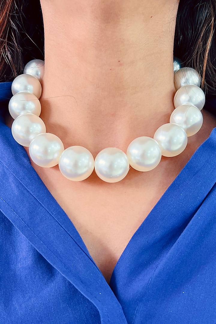 White Pearl Choker Necklace by Prerto