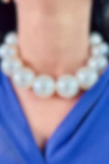 White Pearl Choker Necklace by Prerto