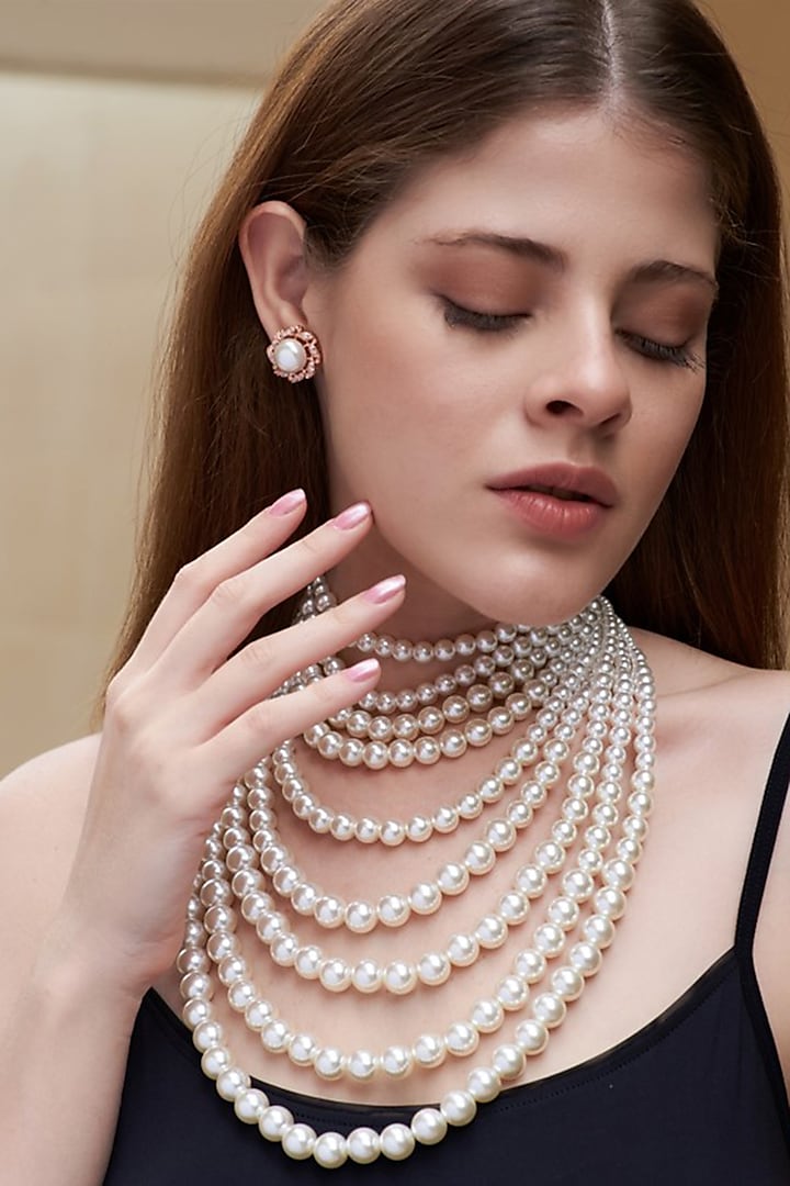 White Pearl Necklace by Prerto