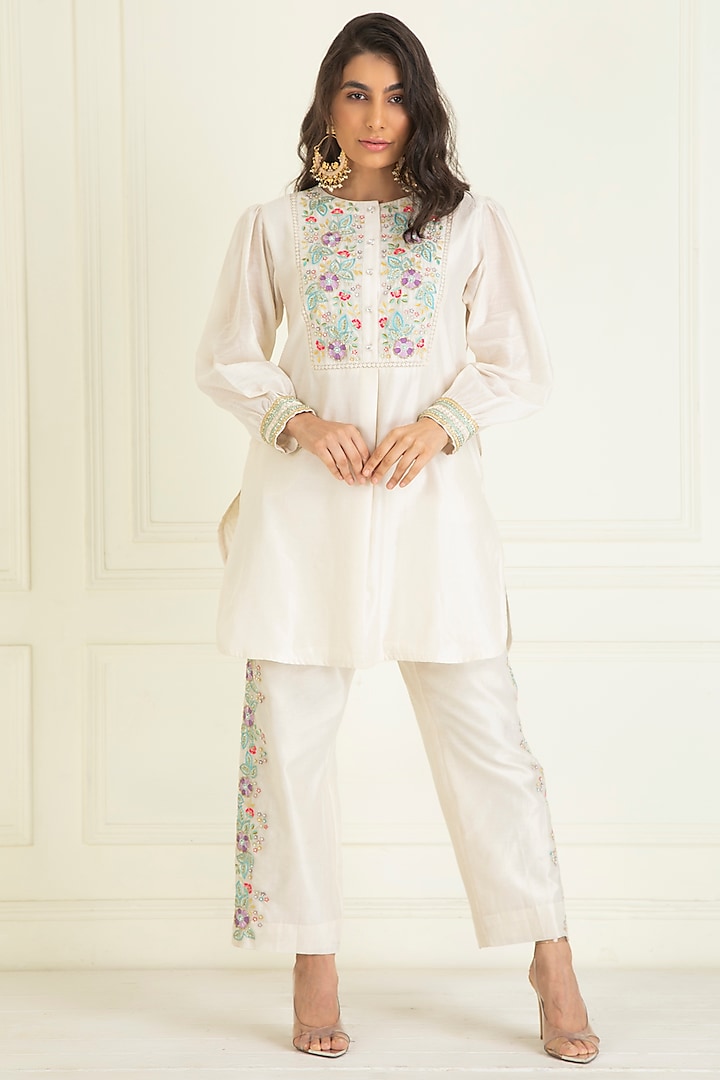 Ivory Chanderi Embroidered Kurta Set by Priyanka Jain Pret