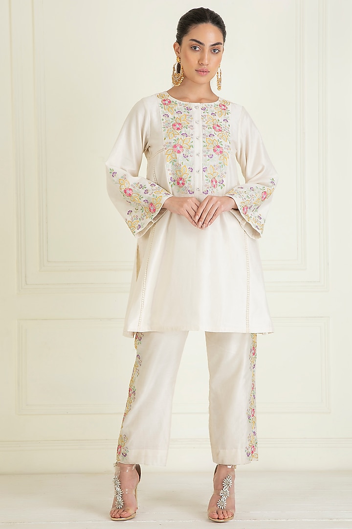 Ivory Chanderi Embroidered Kurta Set by Priyanka Jain Pret