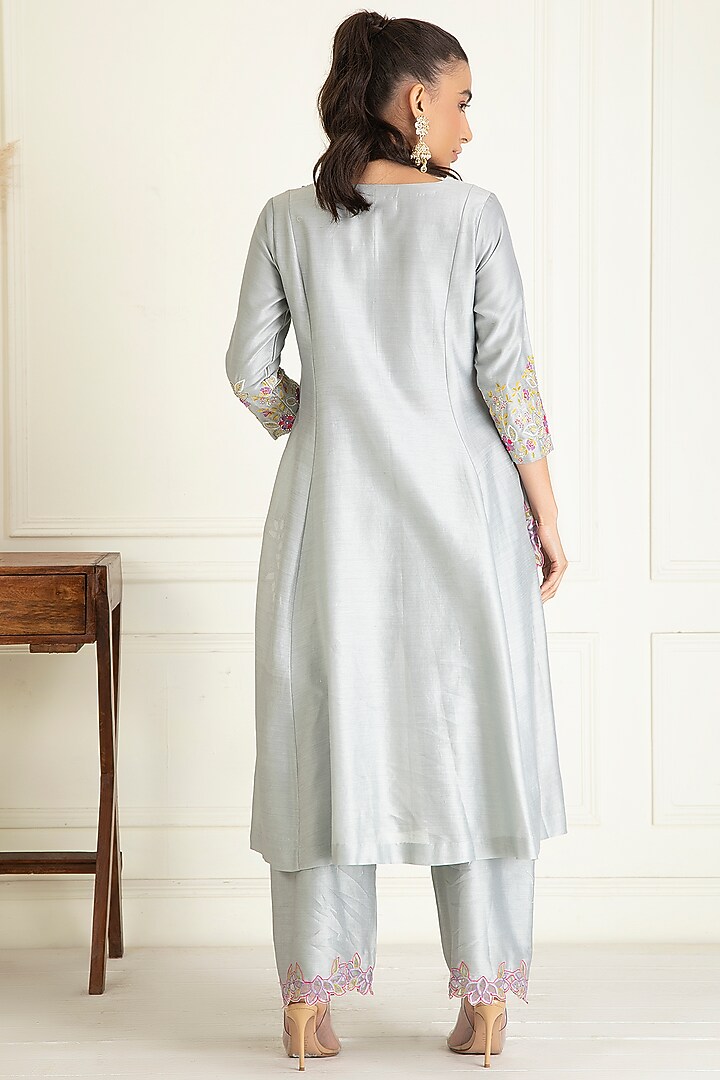 Steel Grey Chanderi Embroidered Kurta Set by Priyanka Jain at Pernia's Pop Up Shop