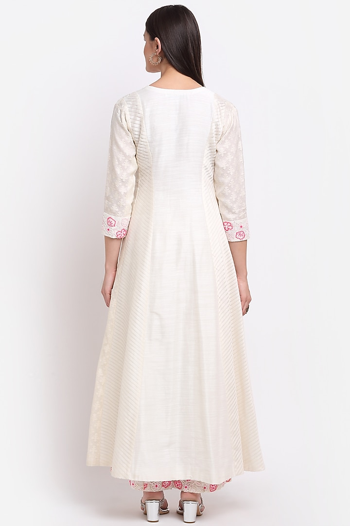Ivory Chanderi Hand Embroidered Kurta Set by Priyanka Jain at Pernia's Pop Up Shop