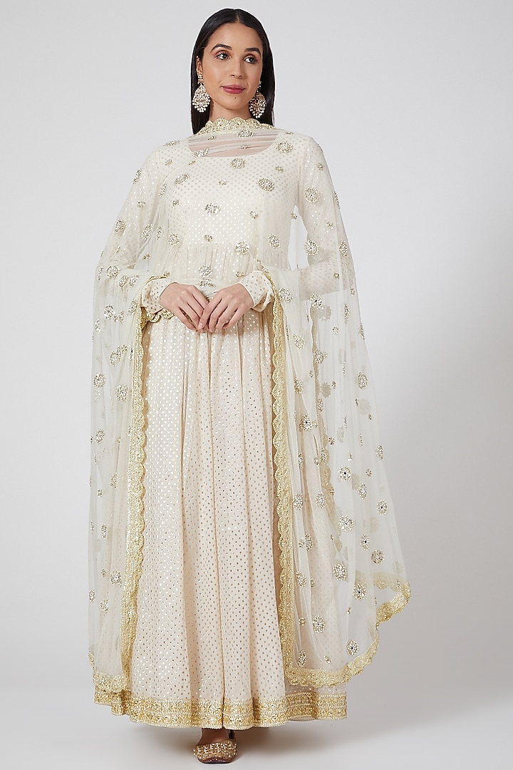 Off White Embroidered Anarkali Set by Priyanka Jain at Pernia's Pop Up Shop