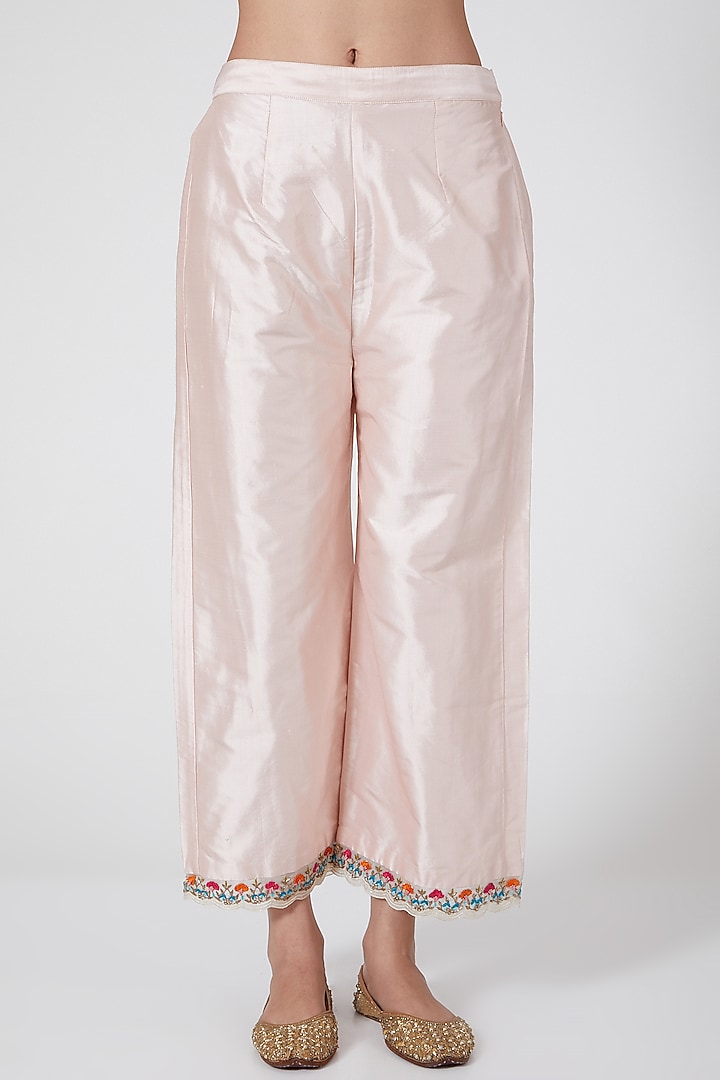Peach Embroidered Kurta Set by Priyanka Jain at Pernia's Pop Up Shop