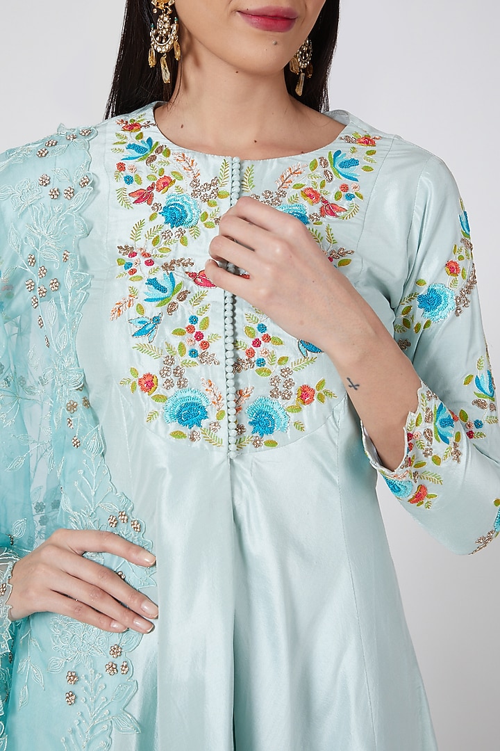 Turquoise Embroidered High-Low Kurta Set by Priyanka Jain at Pernia's Pop Up Shop
