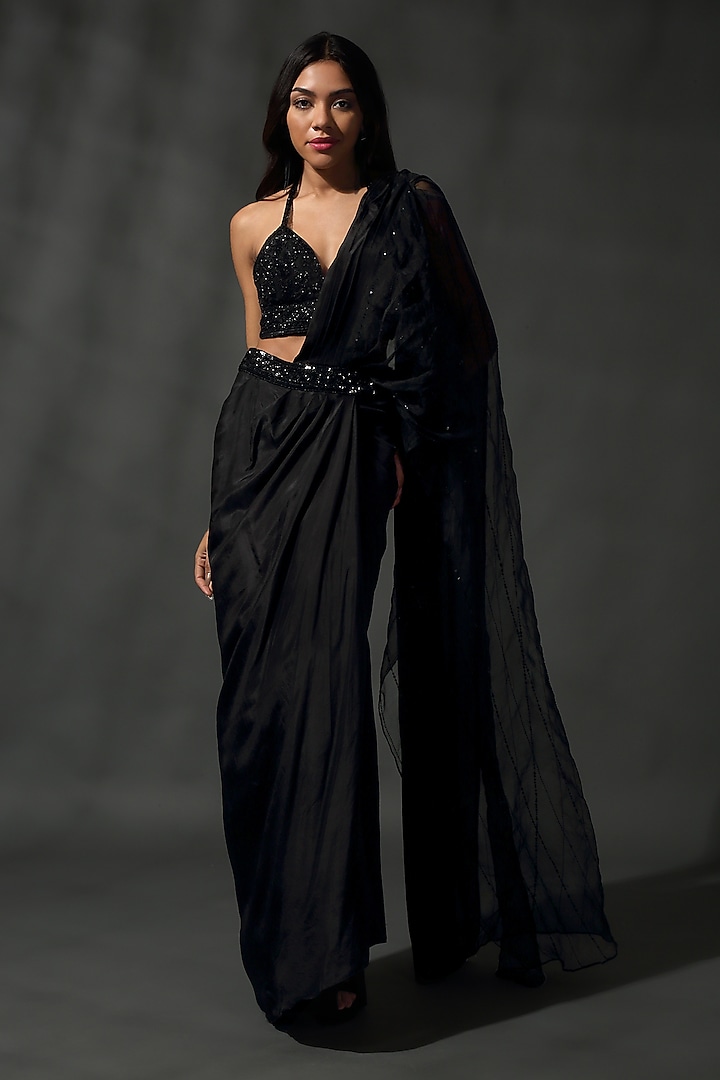 Black Sheesha Silk & Organza Draped Saree Set by Priyanka Jain at Pernia's Pop Up Shop